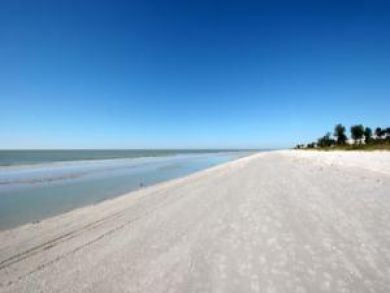 Enjoy Gulf Views From this Sanibel Island Condo